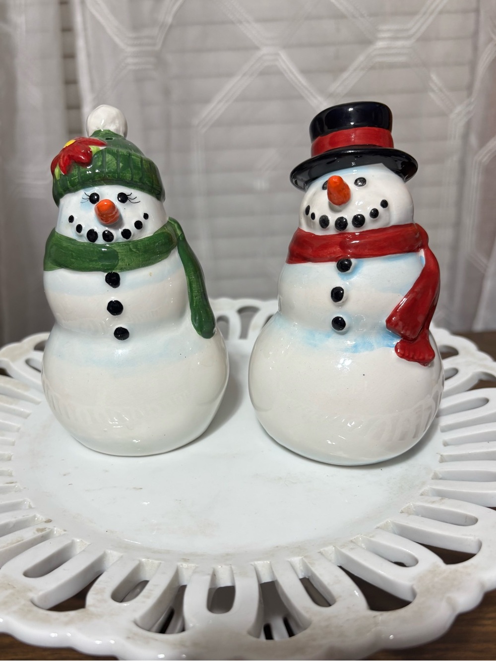 VTG (2000) Publix collectable Snowman Salt and Pepper Shaker Set 4”H